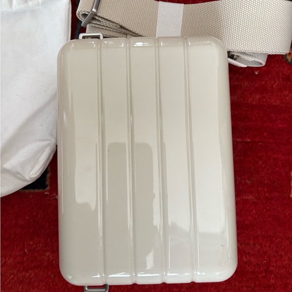 Away Mini Crossbody bag in salt white gloss - Picture 5 of 7